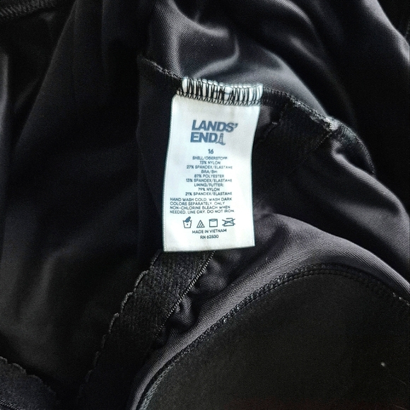 Land's End Full Coverage One-Piece Swimsuit Beach Resort Spring Summer Vacation - Picture 8 of 8